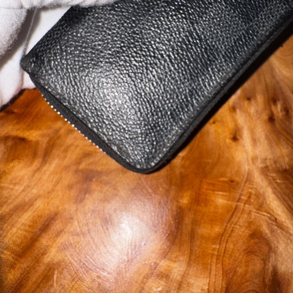 Louis Vuitton
2013 Damier Graphite Pattern Zippy Compact Wallet - Picture 7 of 14